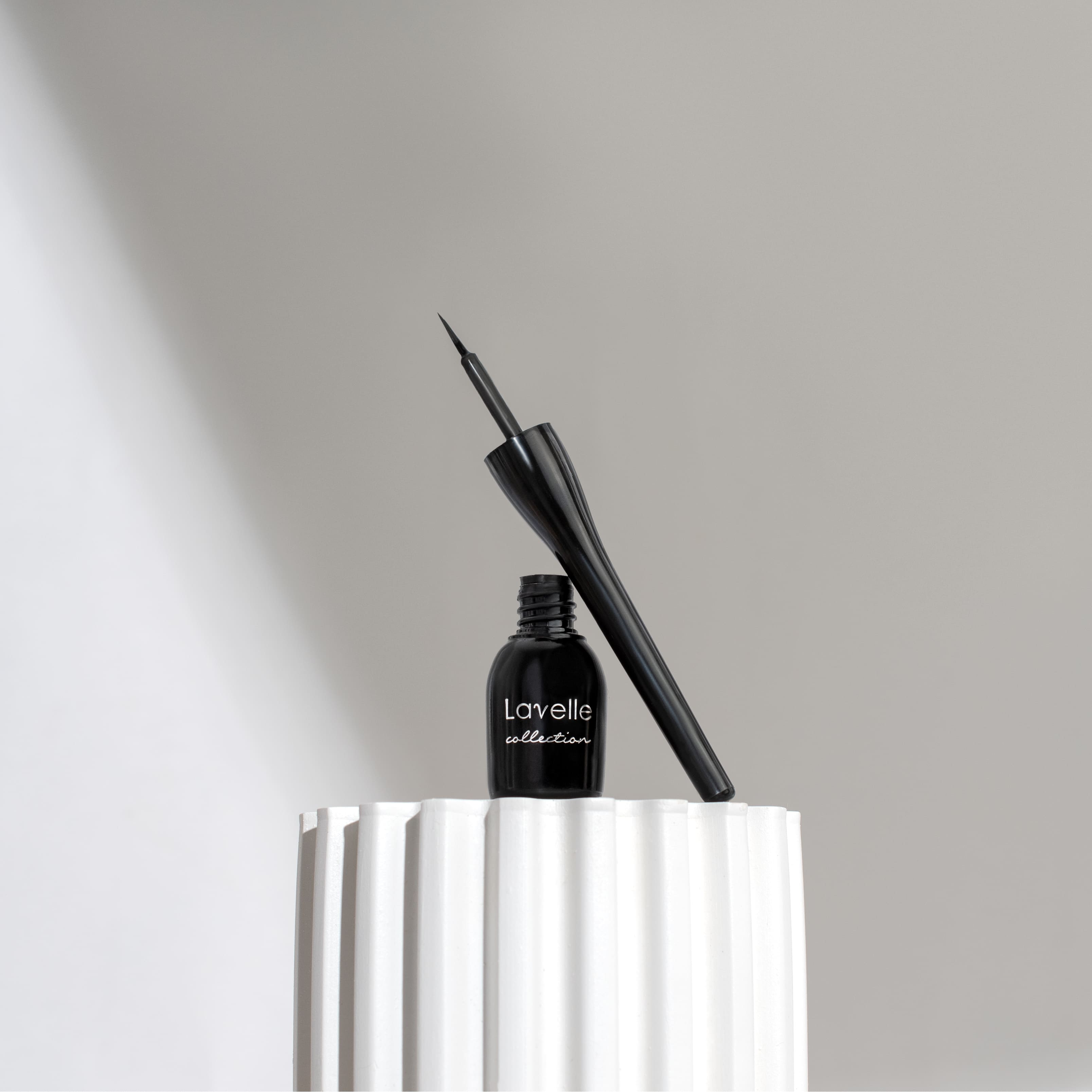 Подводка для глаз жидкая EL-08