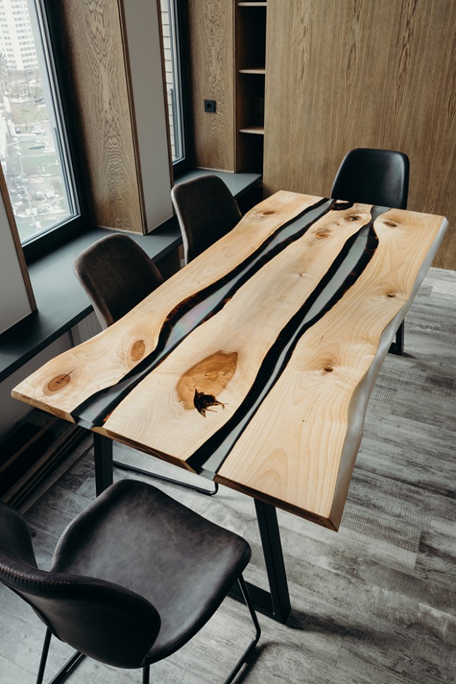 Стол обеденный со смолой «Кельвин»