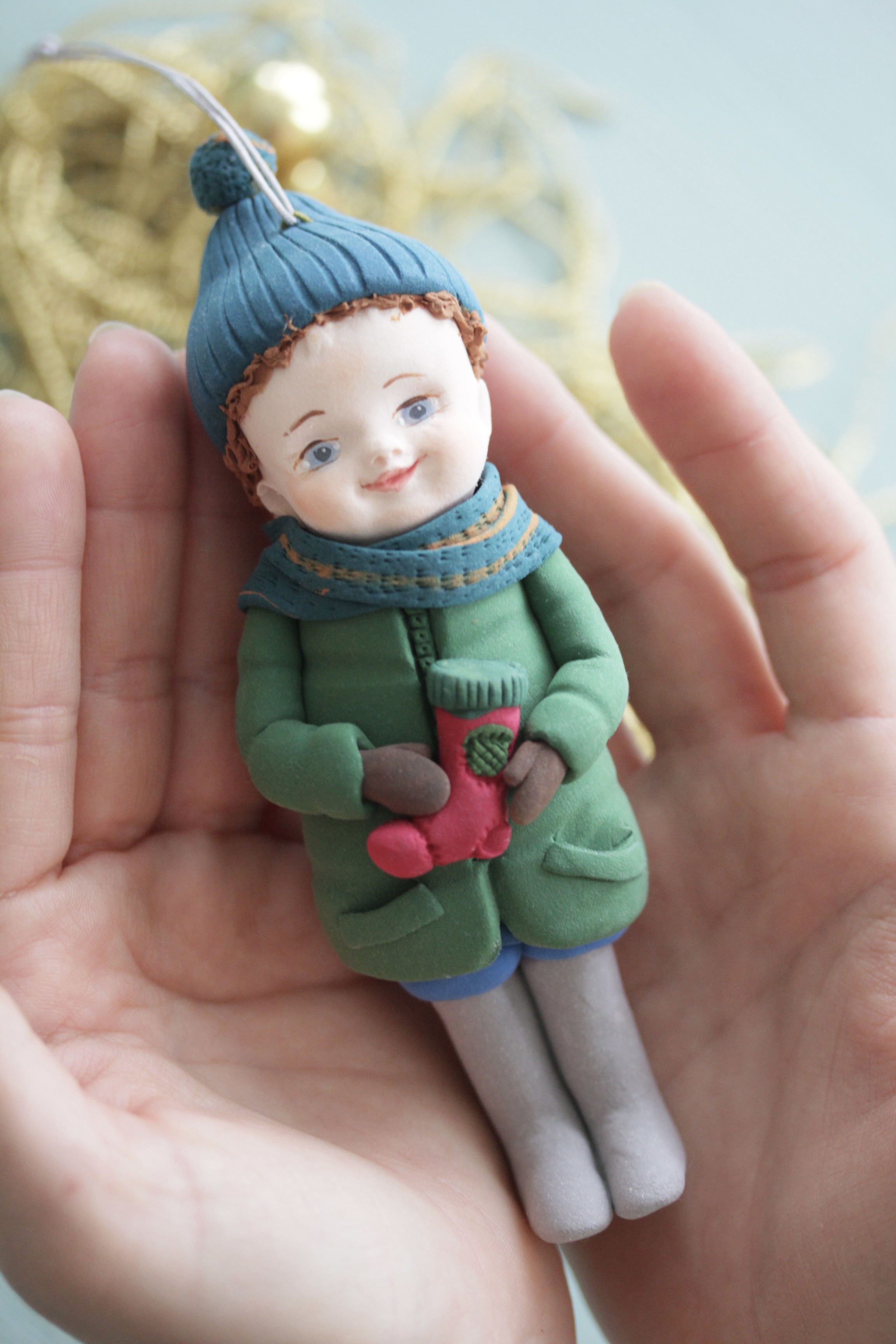 Ёлочная игрушка "Мальчик с носочком"