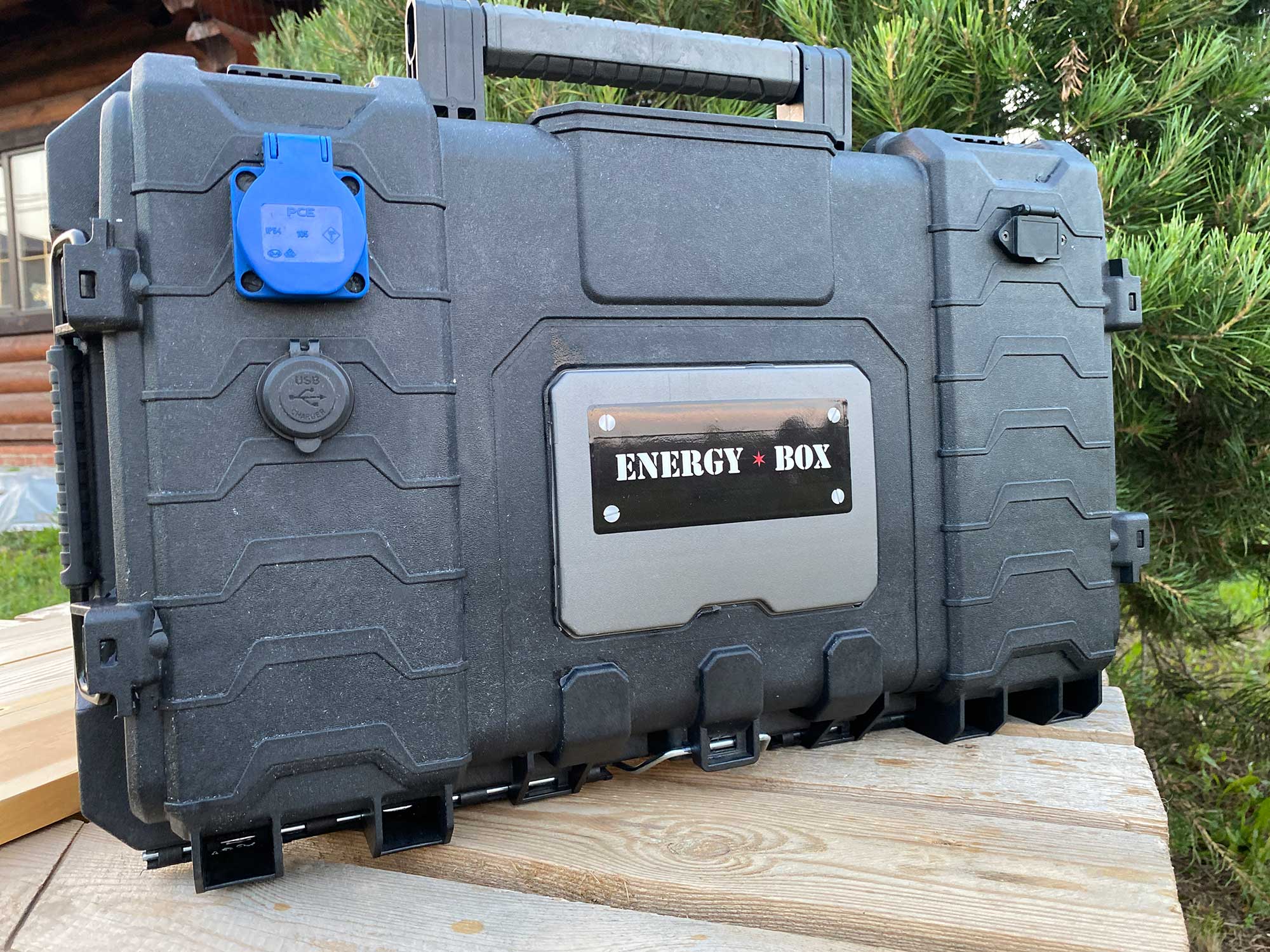 Мобильная автономная розетка 220 вольт EnergyBox LUX-600MAX