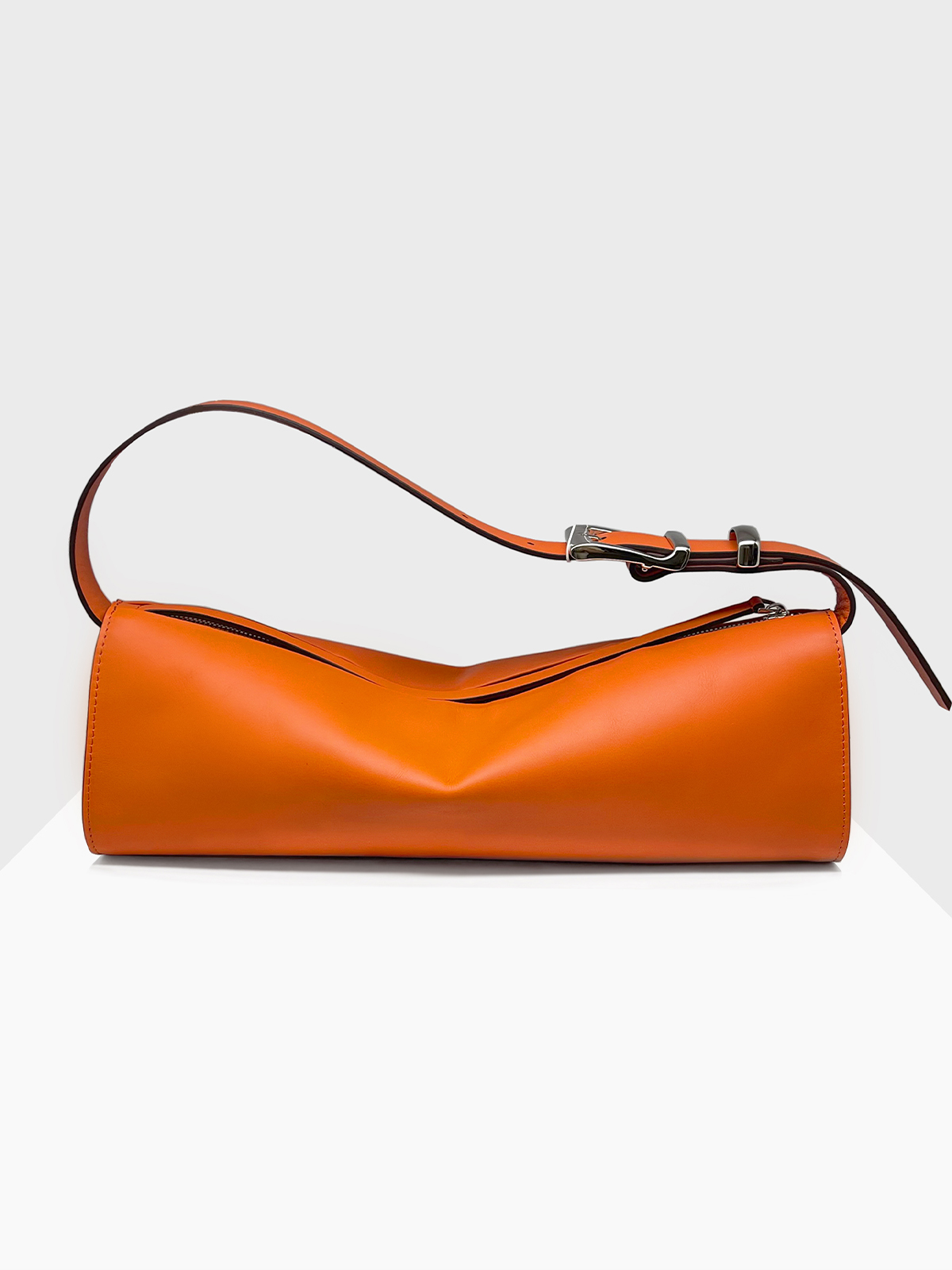 Багет в оранжевой коже