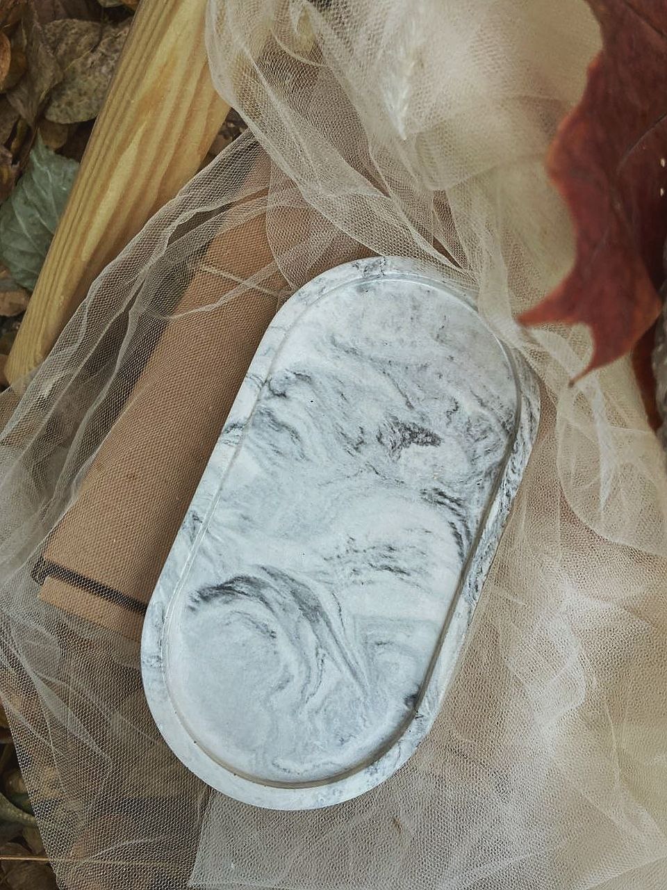 Декоративная подставка в мраморном эффекте