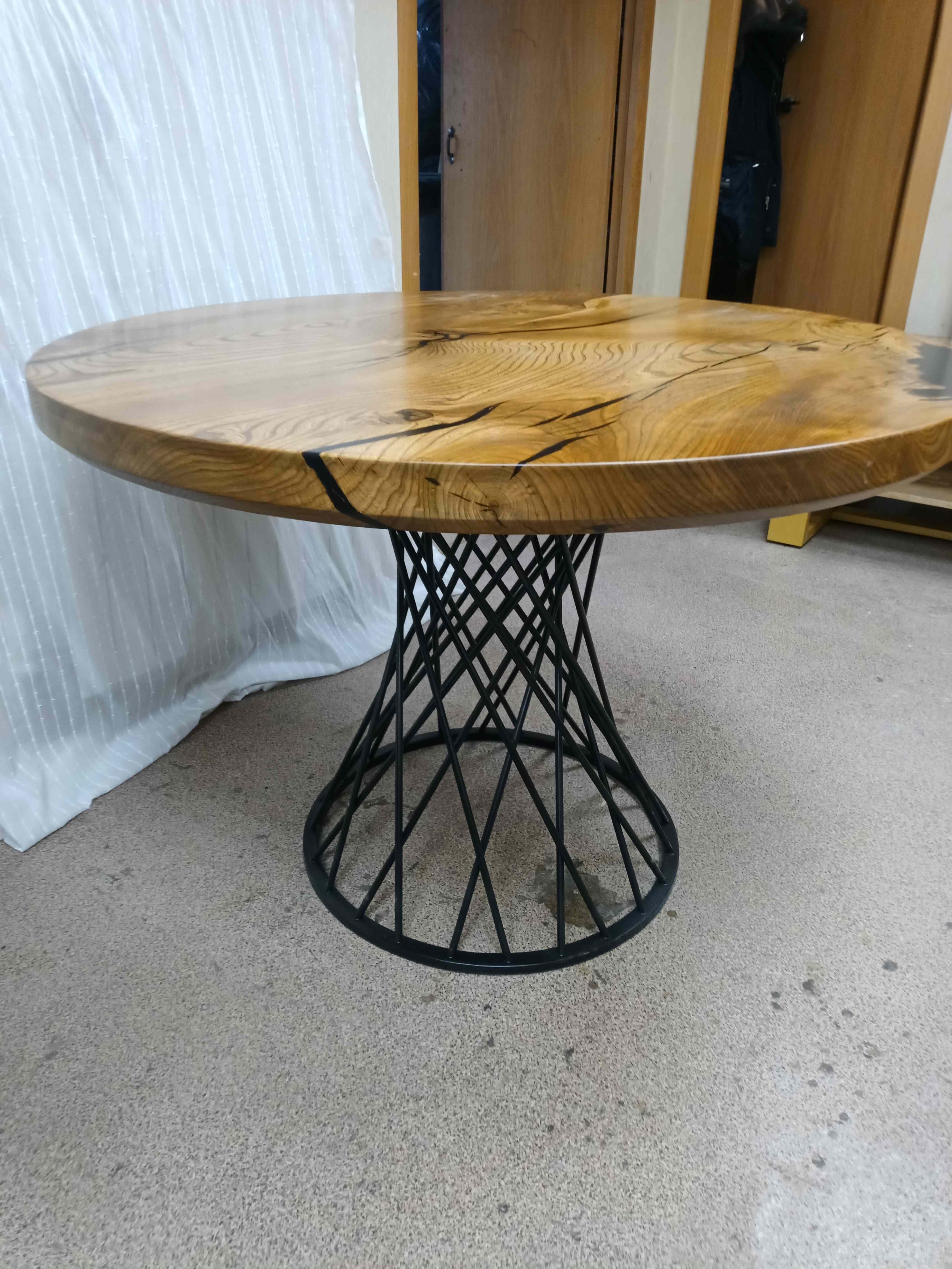 Стол обеденный