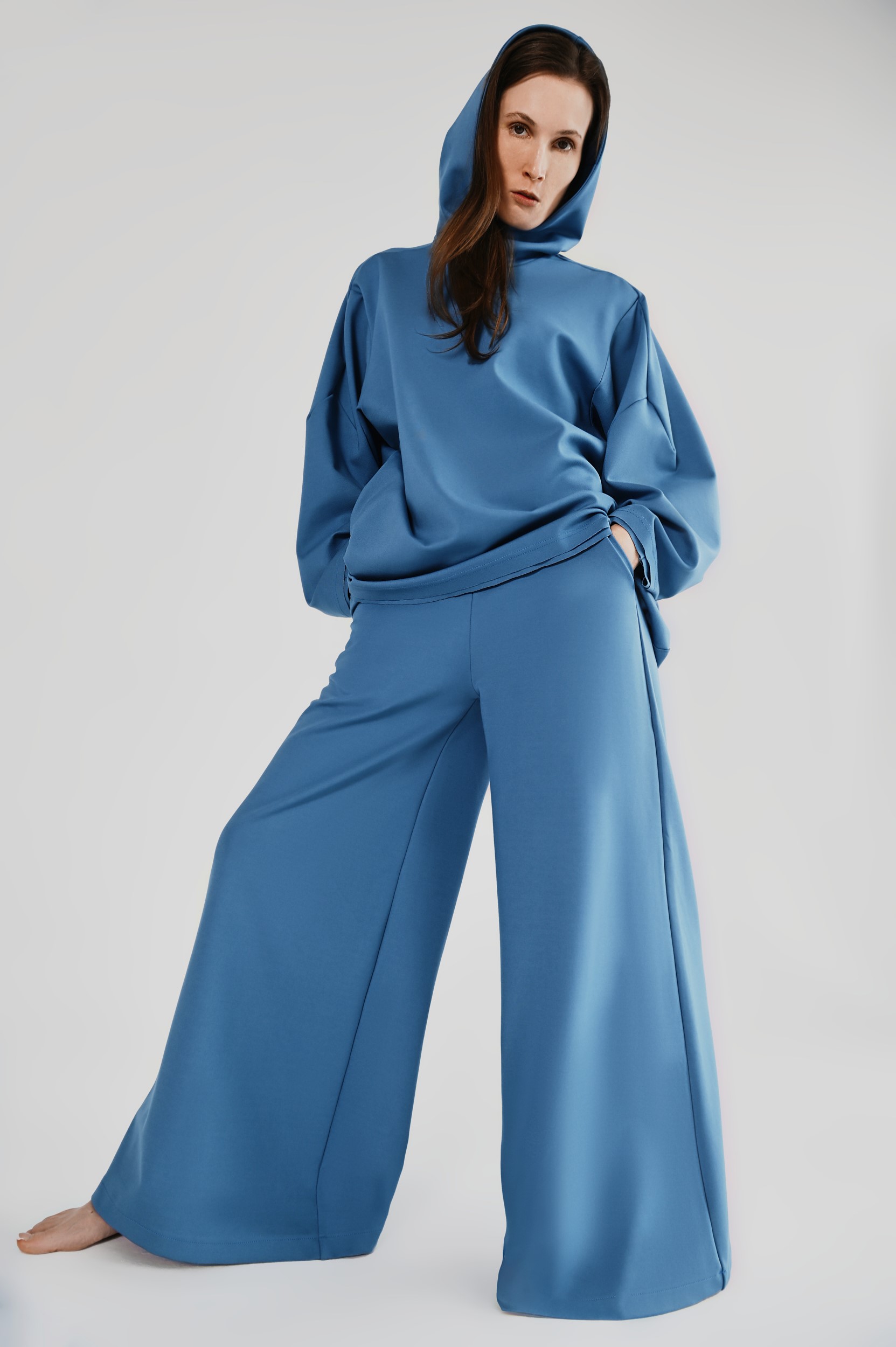 ХУДИ ТИХОГО СИНЕГО ЦВЕТА