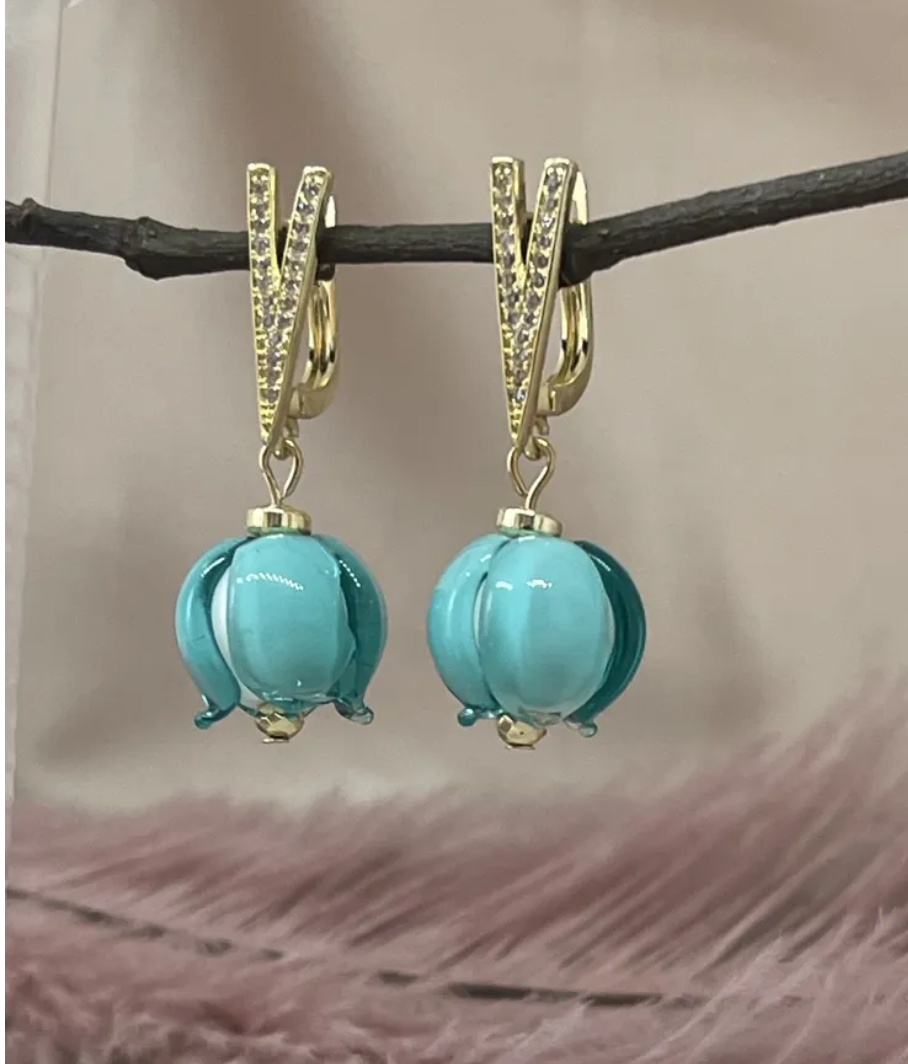 Серьги с подвеской из стекла лэмпворк