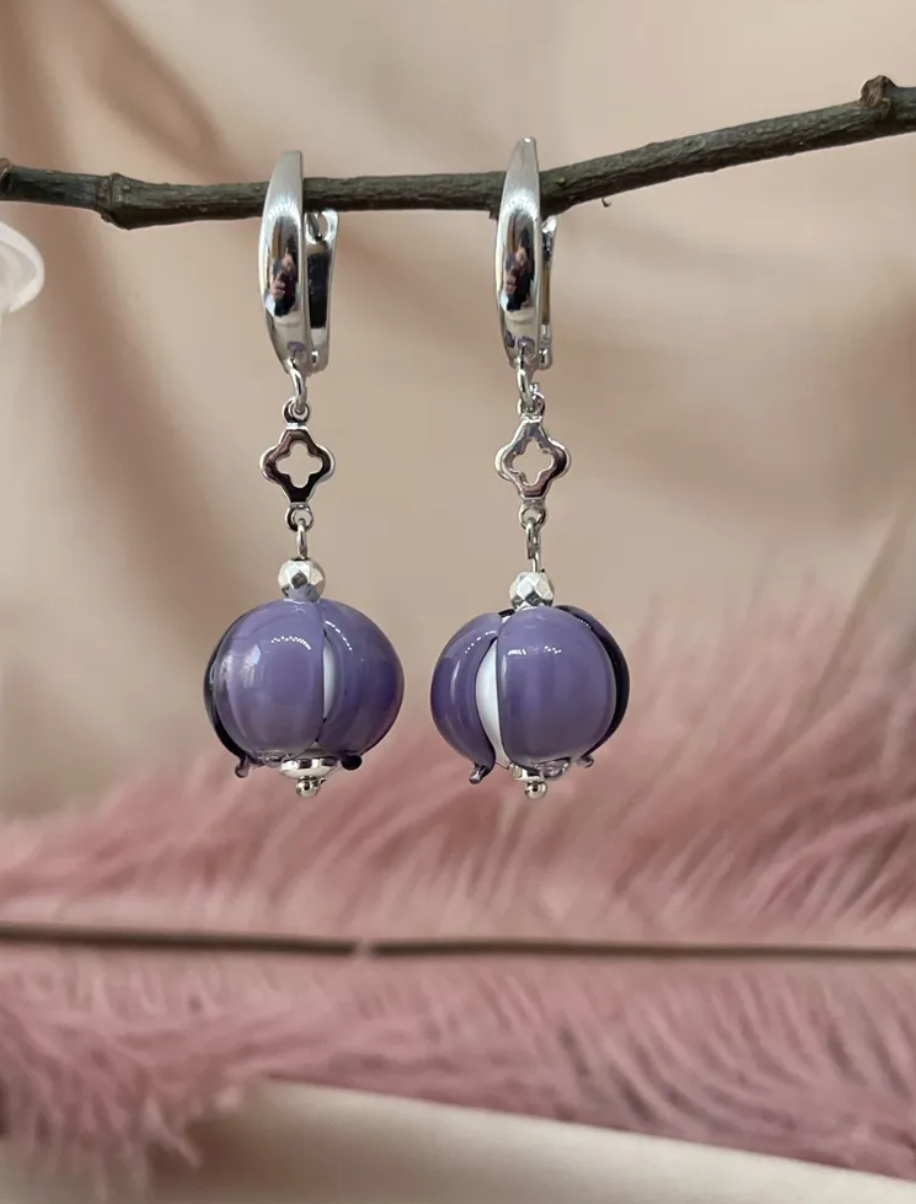 Серьги с подвеской из стекла лэмпворк