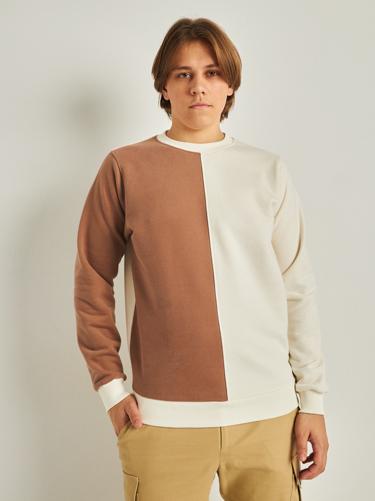 Свитшот бело-кофейный