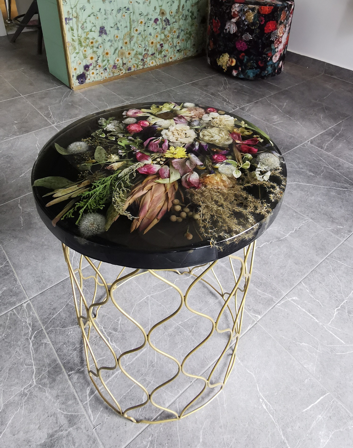 Столик журнальный