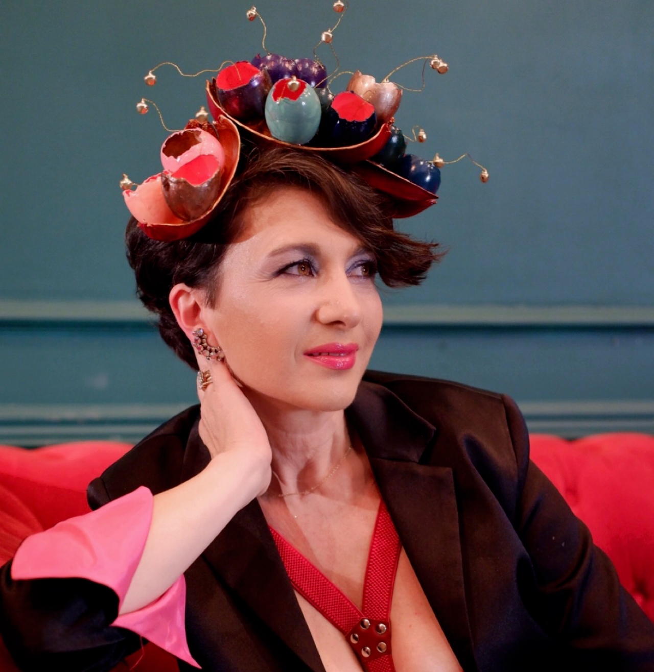 Ободок "Яйца" от бренда Lala Talyshkhanova