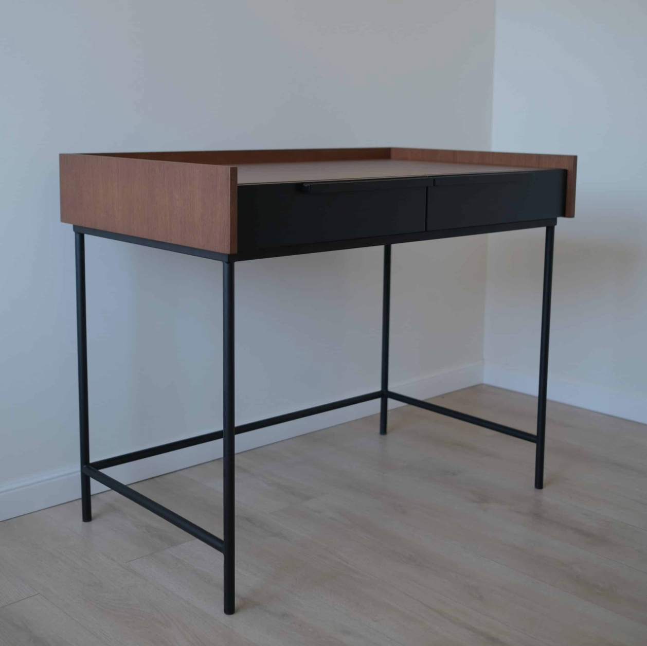 Письменный стол Clare Table 1