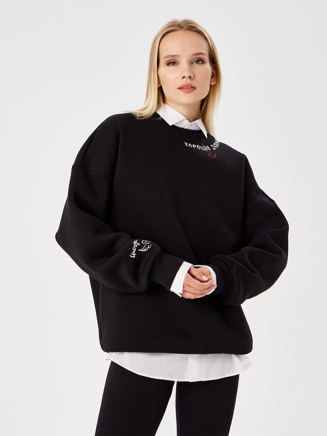 Свитшот женский с вышивкой "Хорошая девочка", черный