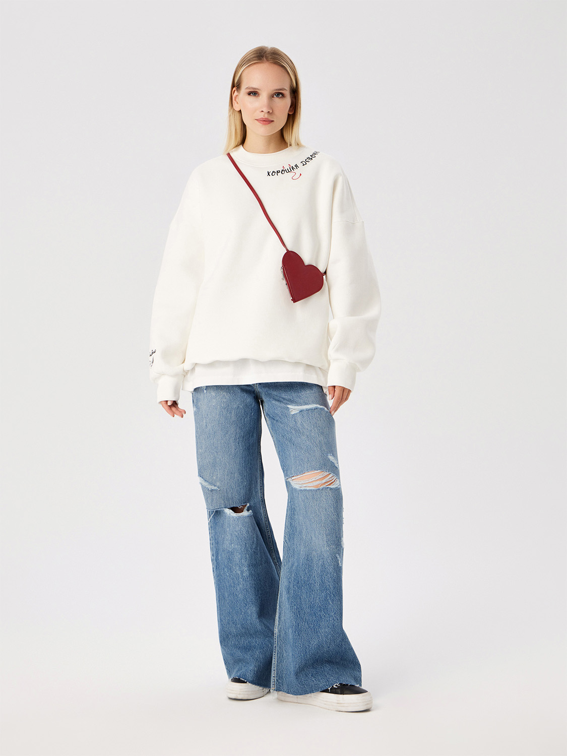 Свитшот женский с вышивкой "Хорошая девочка", молочный