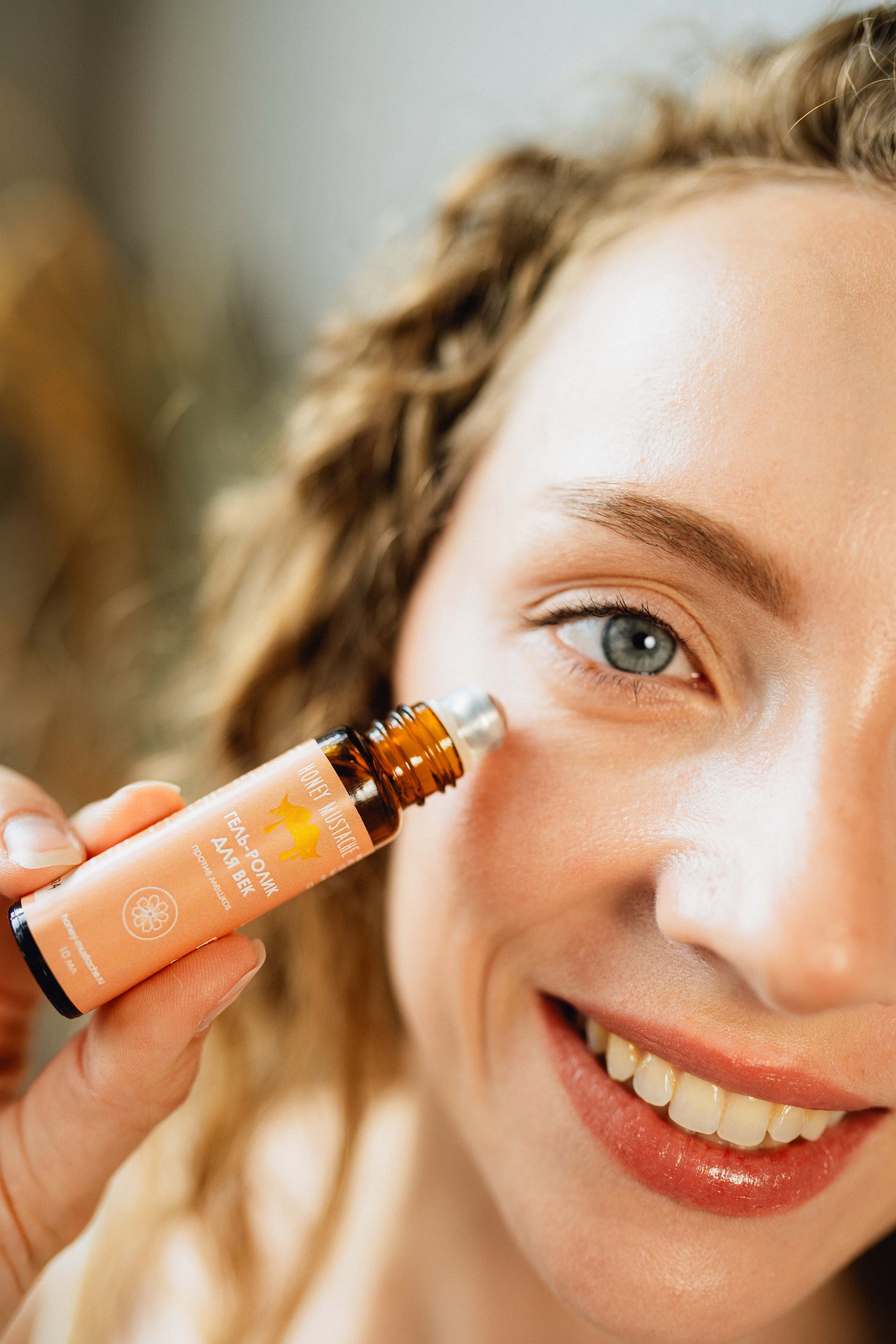 Увлажняющий гель - ролик для век