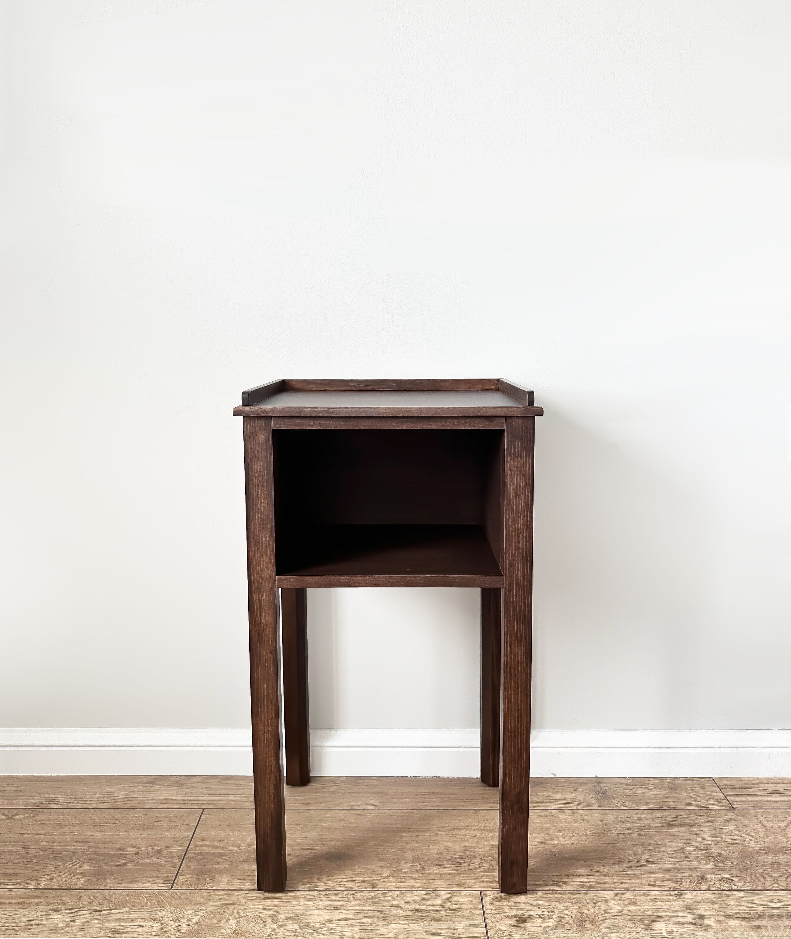 Столик приставной