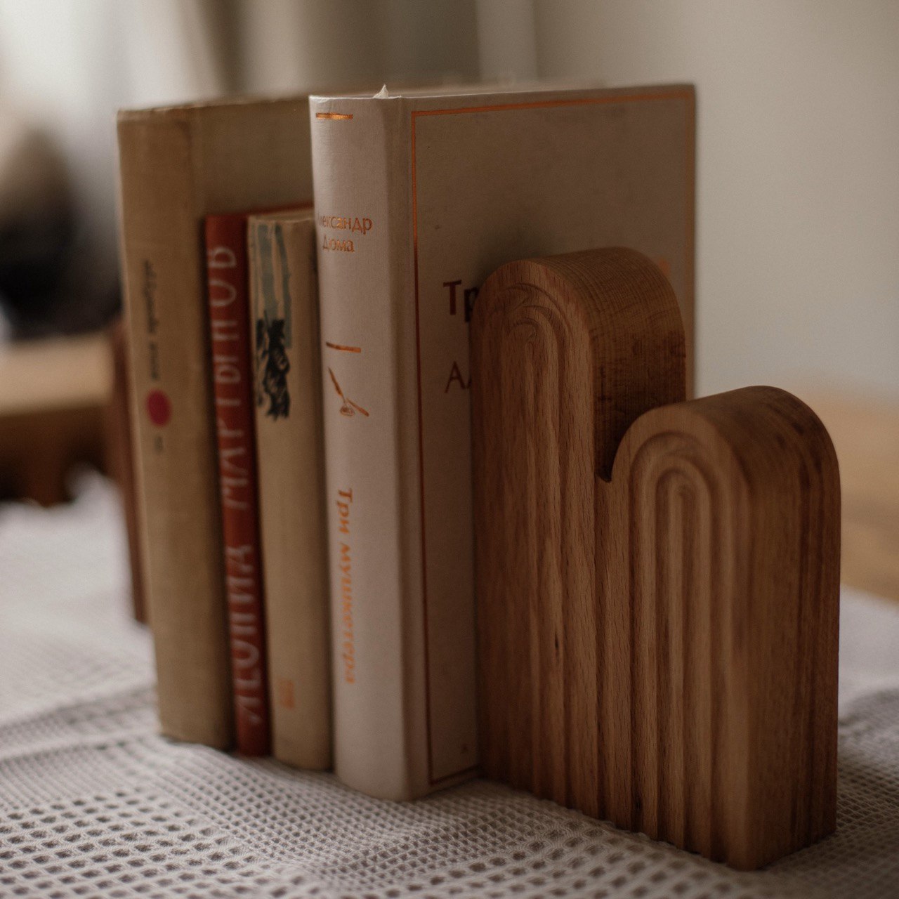 Держатель для книг NOVEL