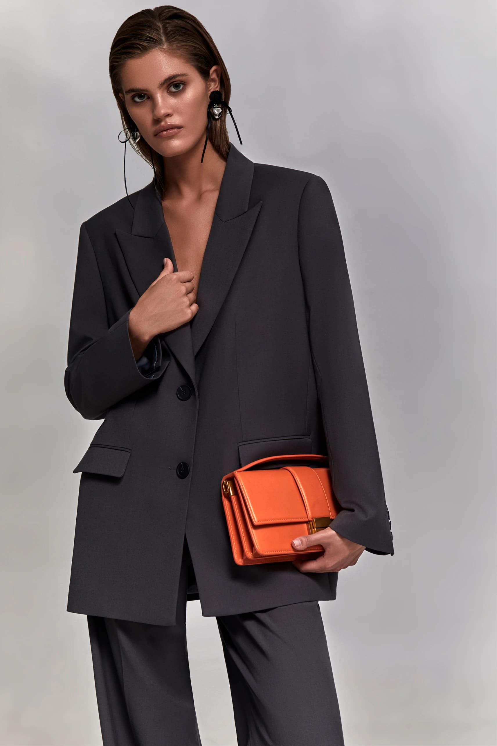 Женский брючный костюм oversize серый