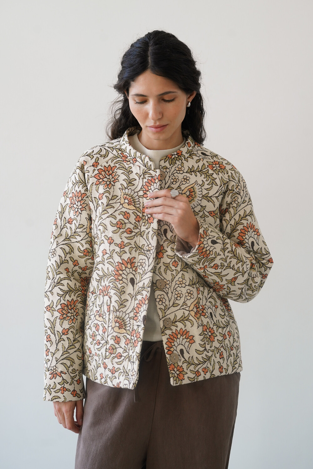 Куртка из гобелена бежевые узоры