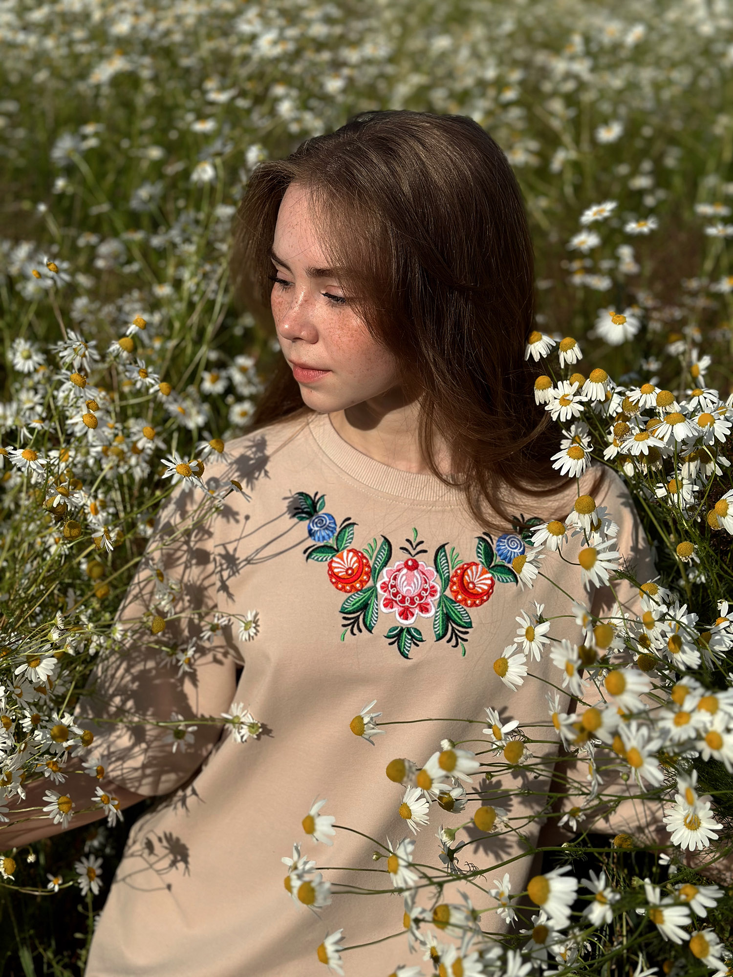 Футболка бежевая - Городец, цветочный венок