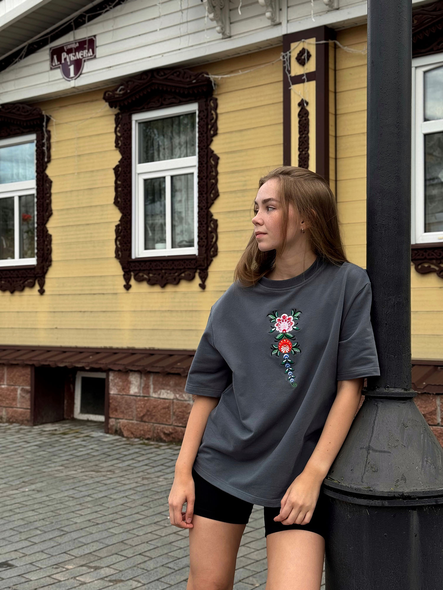 Футболка серая - Городец, цветочная гирлянда