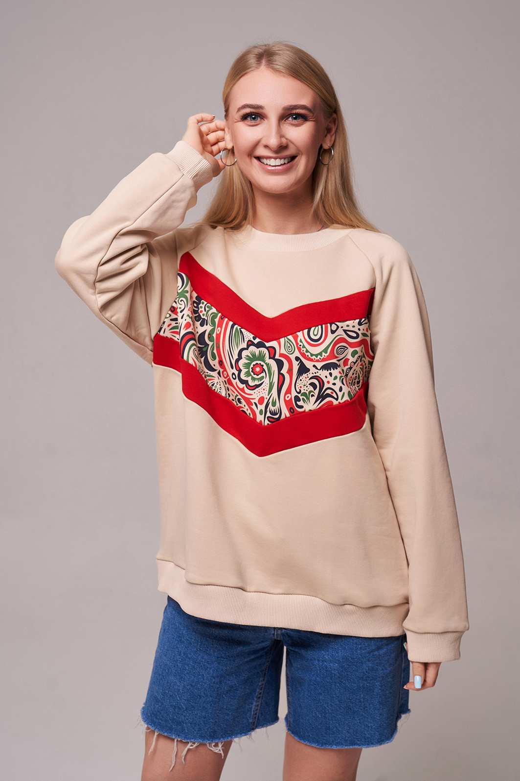 Свитшот женский Земляника бежевый