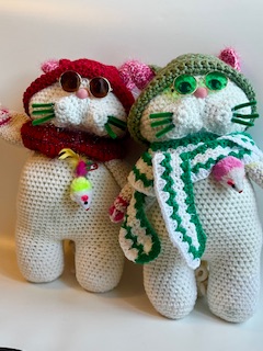 Вязаный котик зимний турист