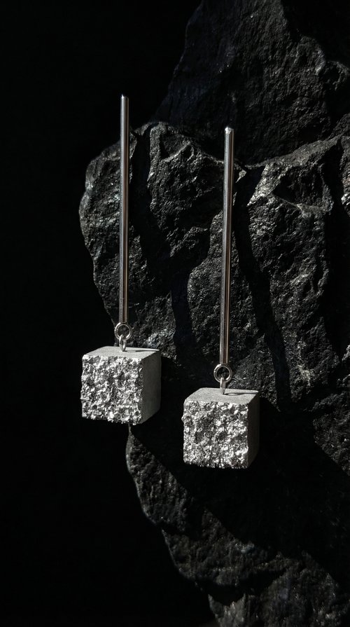 Серьги-кубики с хромированной гранью