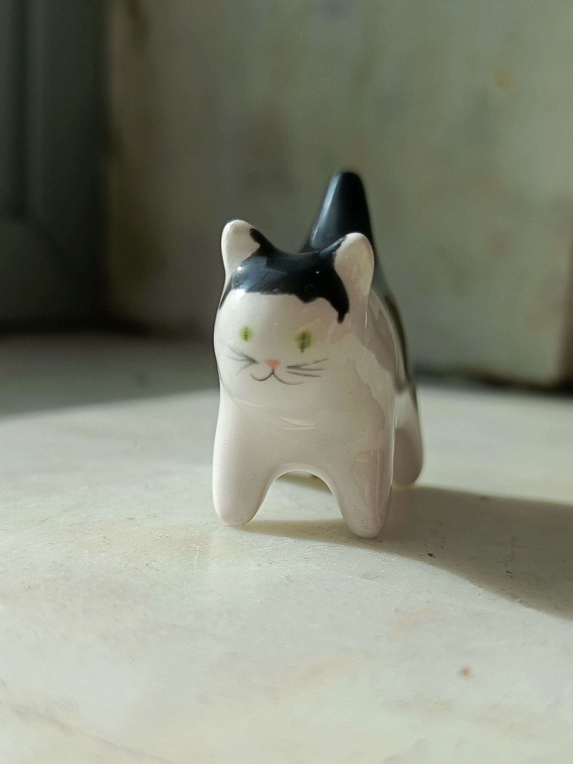 Подставка для благовоний. Кот чёрно-белый