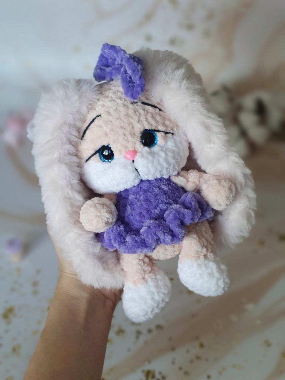 Зайка с длинными меховыми ушками в фиолетовом платье