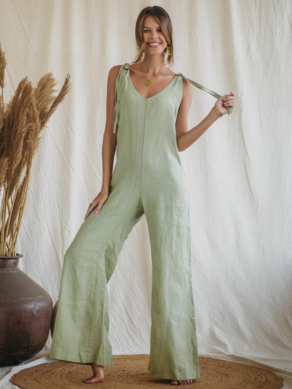 Женский льняной комбинезон с брюками палаццо