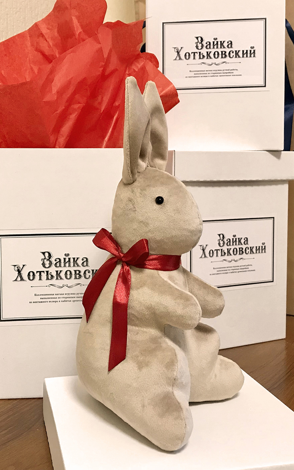 Зайка Хотьковский, бежевый с бордовым бантиком