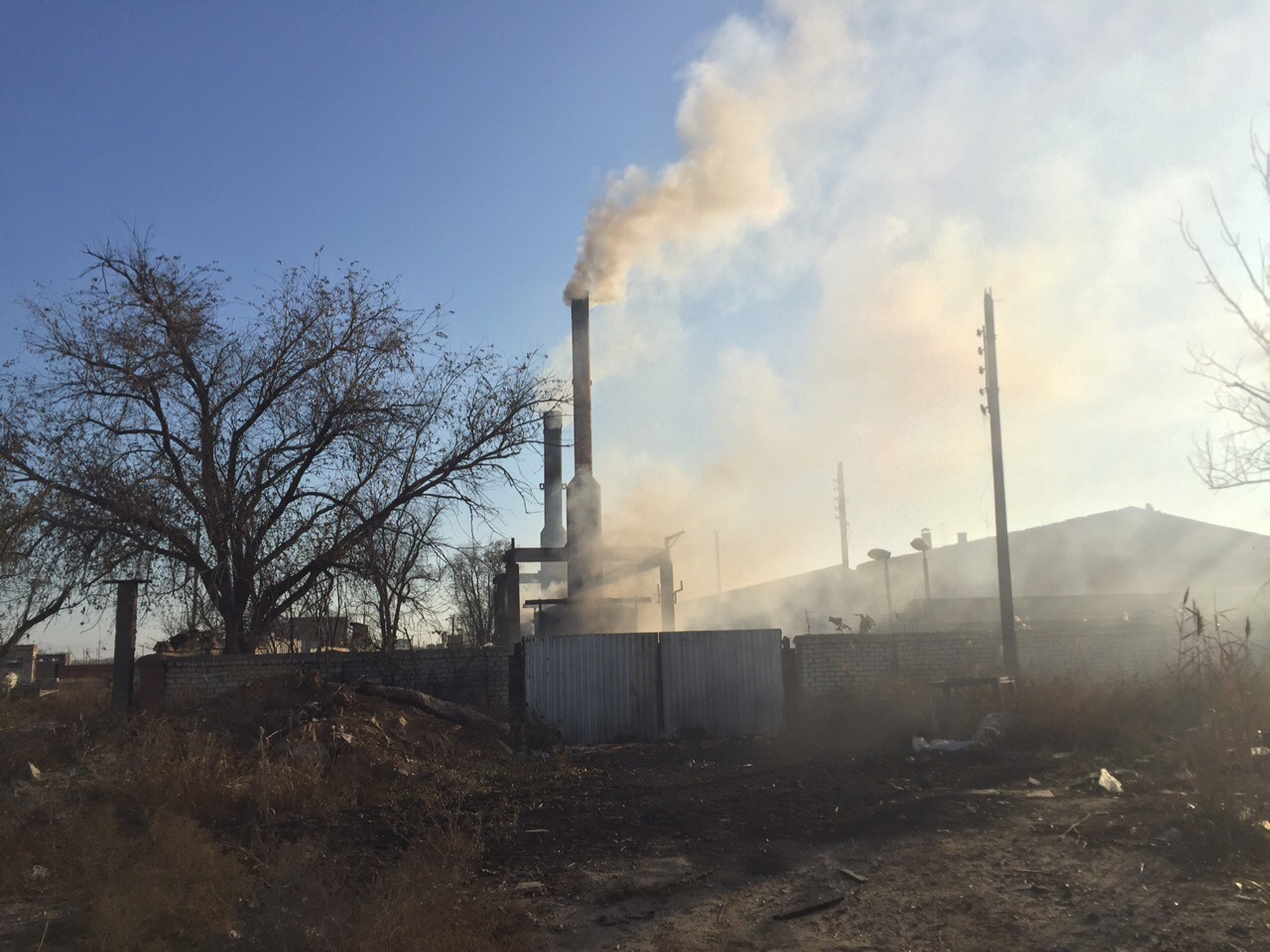 загрязнение воды волгоградской области. загрязнение воздушной атмосферы челябинск. волгоград красный октябрь волга. предприятия загрязняющие астрахань. загрязнение.