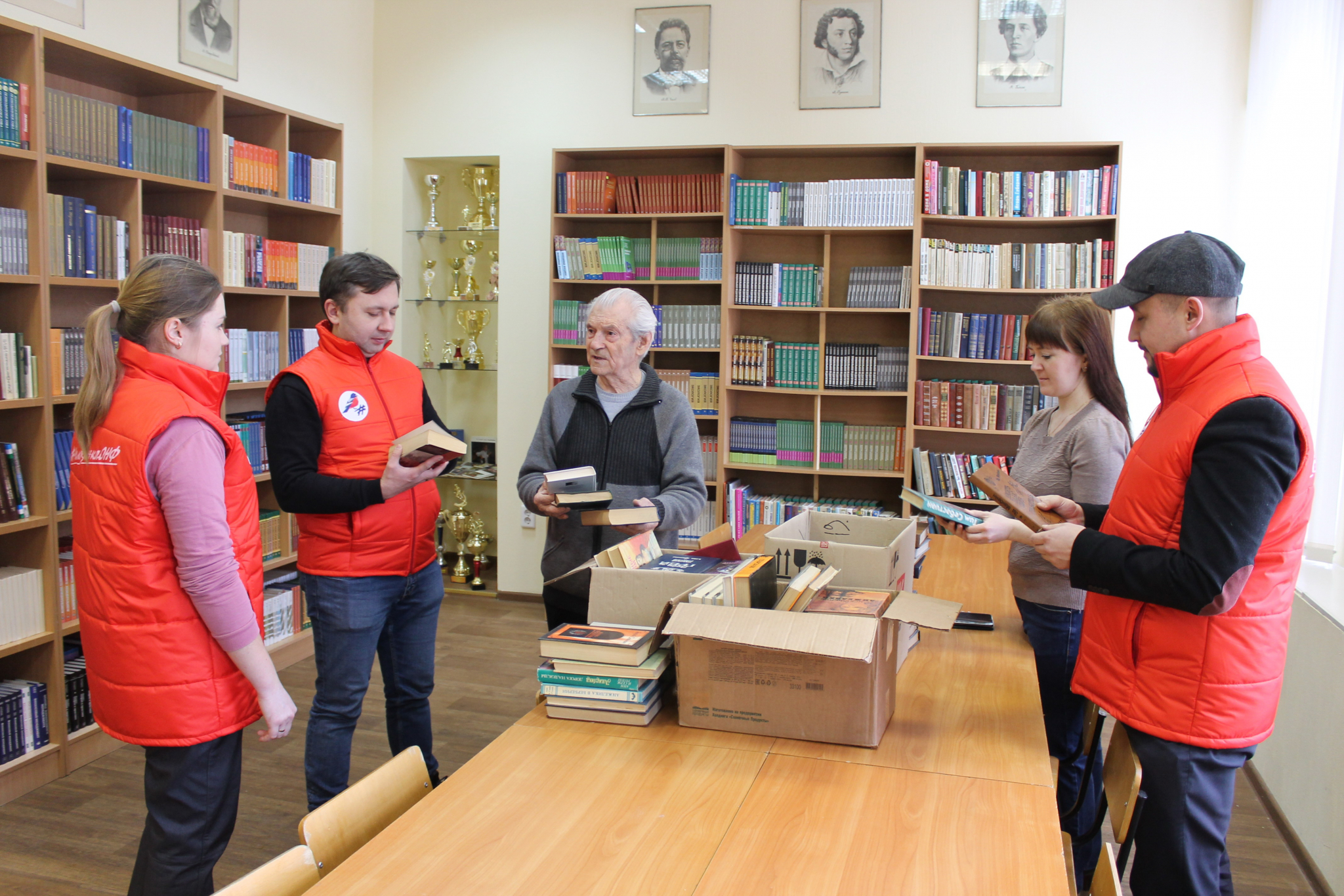 Библиотека 37 екатеринбург. Всероссийская акция библионочь 2022. Дизайн стен в библиотеке башкирский. Фото работников национальной б-ка башкортостан. Проект библиотеки.