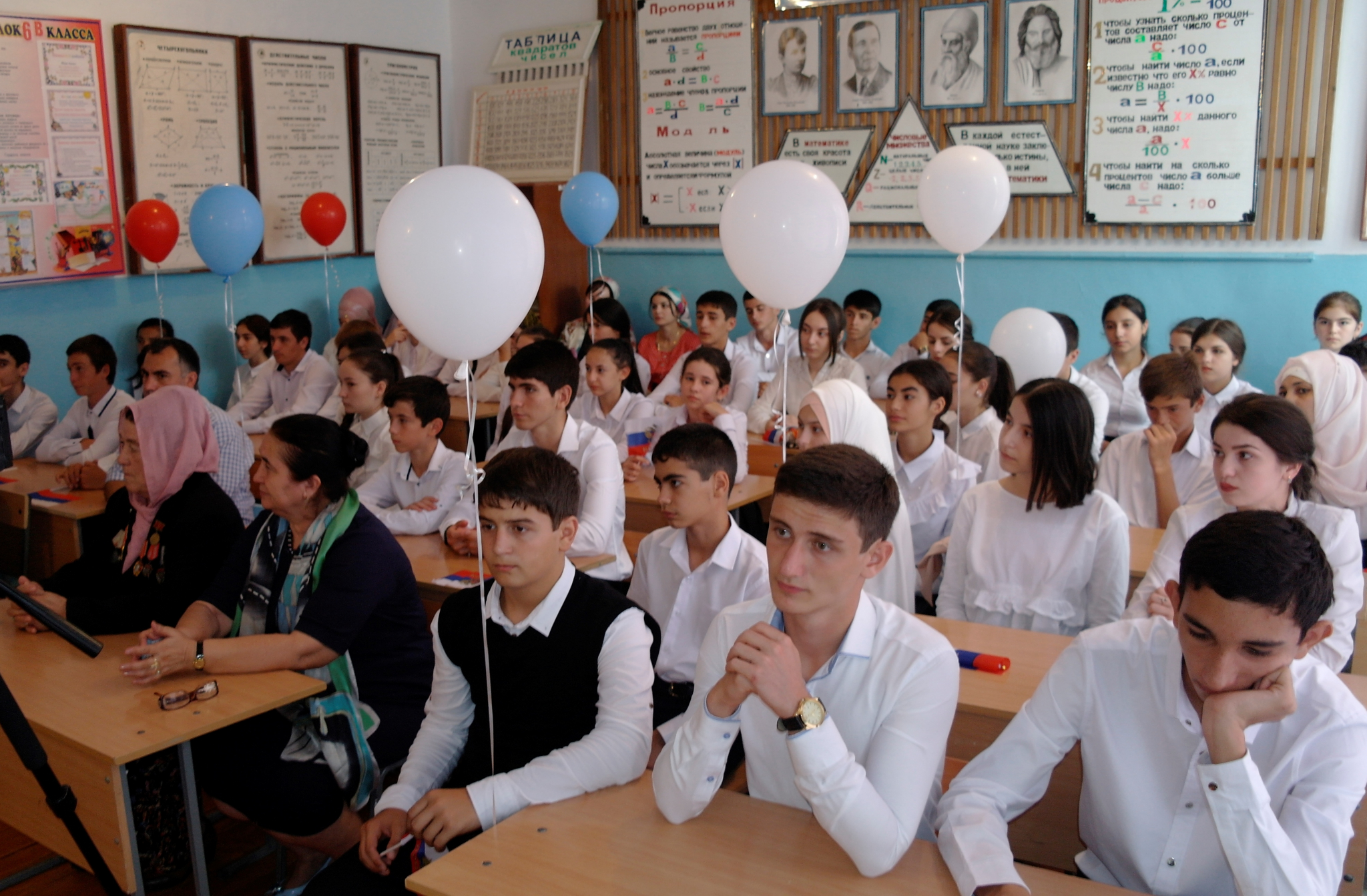 Моя школа дагестан. Дагестан школа. Дагестанские школьники. Урок в Дагестанской школе. Урок в школе Дагестан.