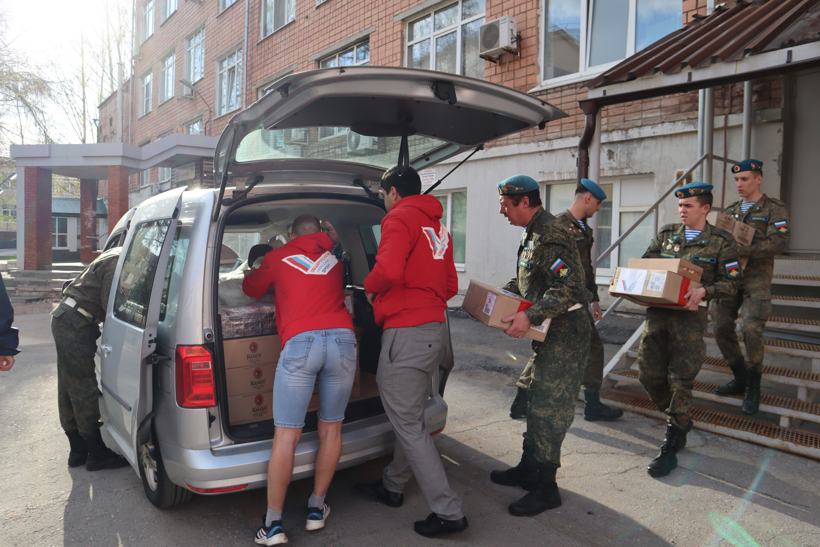 Помощь войскам. Поддержка специальной операции. Русский десантник. Спецоперация поддержка России. Гуманитарная помощь участникам спецоперации.