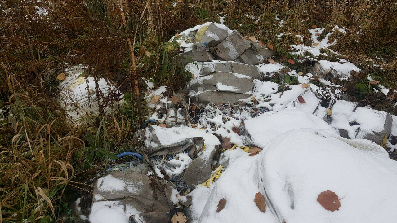 Полигон промышленных отходов Томск. В Томске, полигон мусора. Лесные свалки медотходов. Мусорки Томска зима.