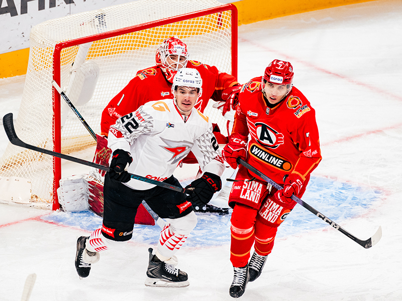 Пробили стену. «Авангард» побеждает «Автомобилист»