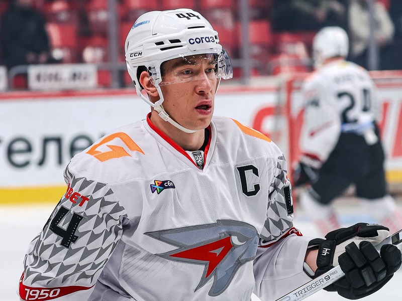 Дамир Шарипзянов продолжает лидировать в рейтинге игроков КХЛ сезона 2025/2026