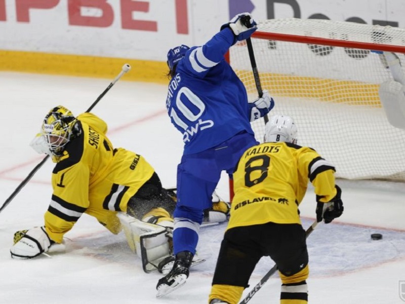 «Динамо» М избежало позора, СКА проиграл из-за детской ошибки вратаря. Итоги дня в КХЛ