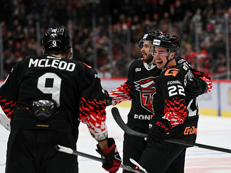 ДОГОНЯЛКИ С «ЛАДОЙ» | Победная раздевалка «Авангарда» после матча с Тольятти (ВИДЕО)