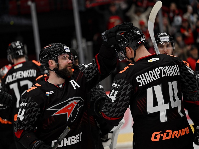 Первый Кубок континента «Металлурга», погоня Шарипзянова, интрига на Западе