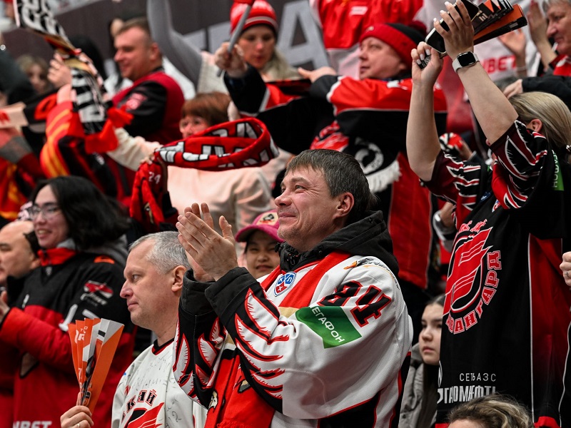 Серии «Авангарда» и Шарипзянова, чудо-победа «Сибири», выход «Металлурга» в плей-офф. Моменты дня