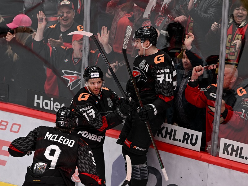 «Авангард» спасся за 8 секунд до сирены и закрыл серию в овертайме, «Металлург» и «Локо» идут дальше