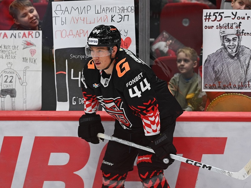 Дамир Шарипзянов третий хоккеист, сыгравший за «Авангарда» в КХЛ 400 матчей
