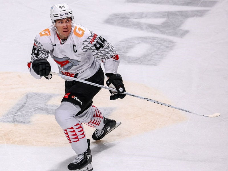 Шарипзянов стал первым защитником в истории «Авангарда», забившим 20 шайб за один чемпионат в высшем дивизионе