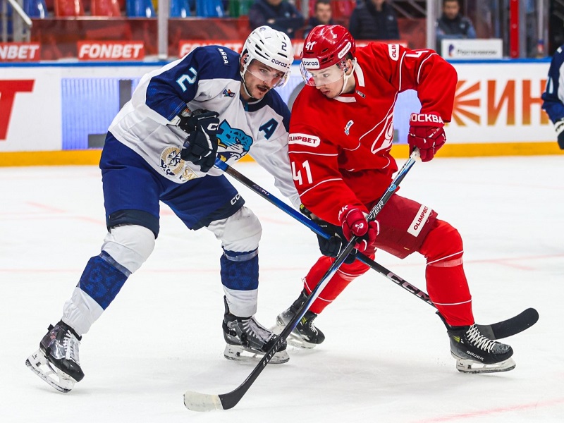 «Спартак» отыграл у «Барыса» отставание в две шайбы, «Локомотив» пятый раз обыграл СКА