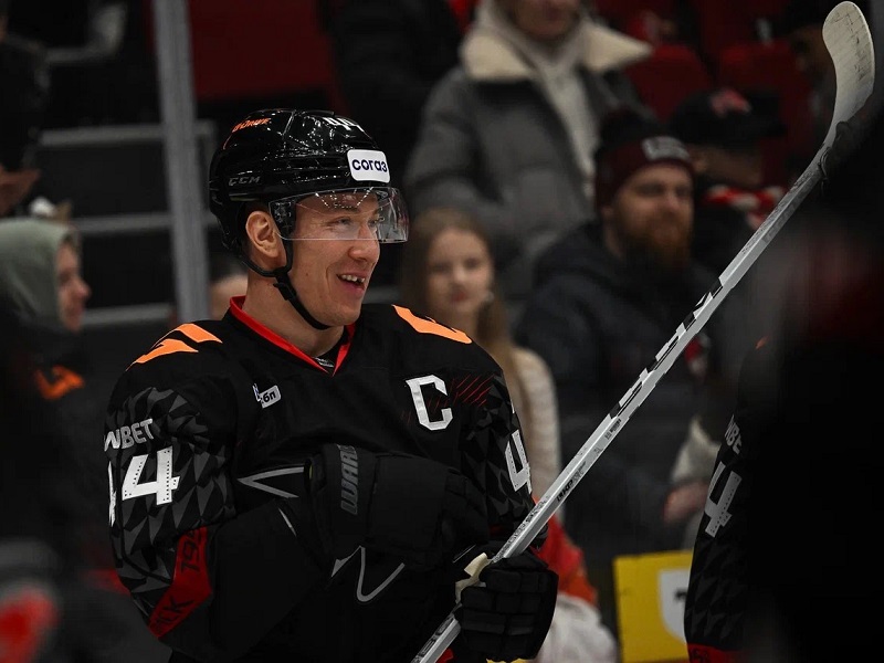 Шарипзянов набрал очки в 9-м матче подряд. У защитника «Авангарда» 19+32 в 46 играх сезона