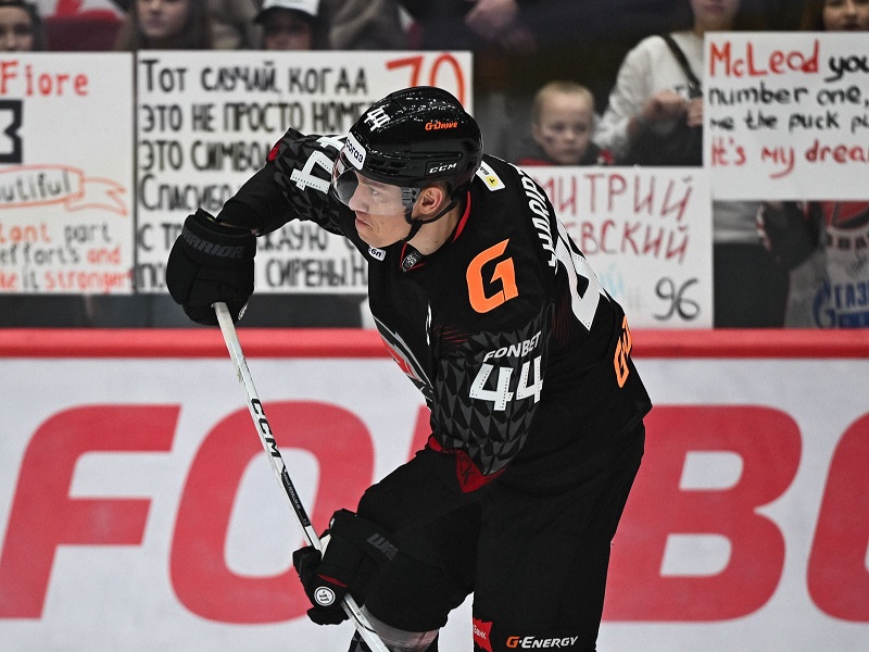 Шарипзянов стал седьмым игроком в истории «Авангарда», набравшим 60 очков за одну регулярку в высшем дивизионе