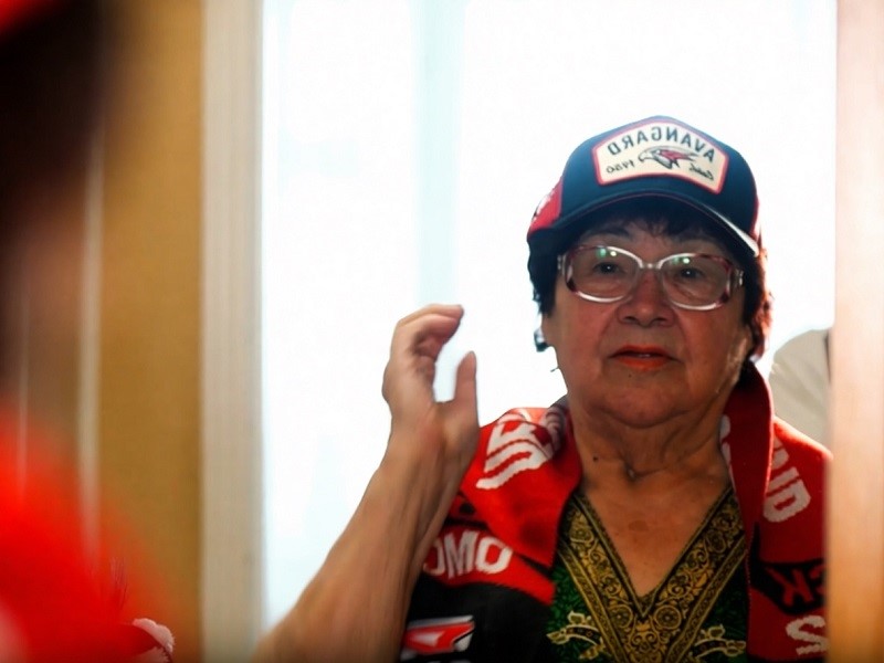 Омский «Авангард» поддерживает фанатка с 60-летним стажем