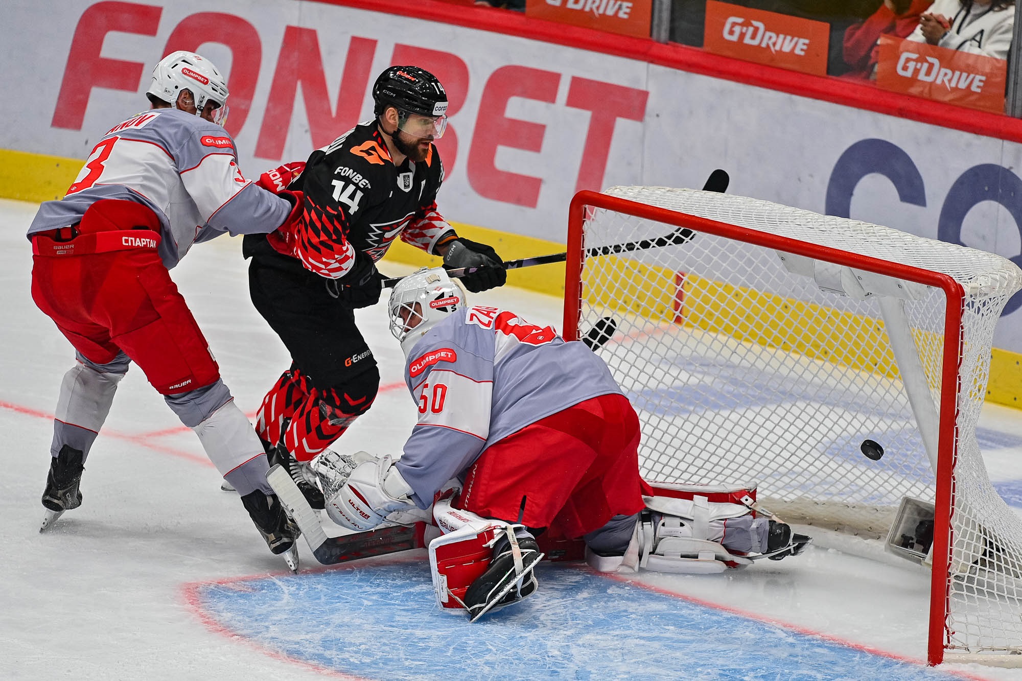 «Авангард» и «Спартак» сыграли в КХЛ самый результативный матч между собой