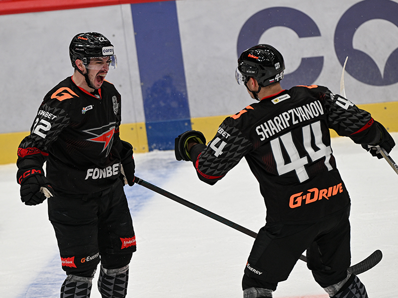 ВЫДЕРЖАЛИ НАТИСК | Победная раздевалка «Авангарда» после 2-го матча с ЦСКА (ВИДЕО)